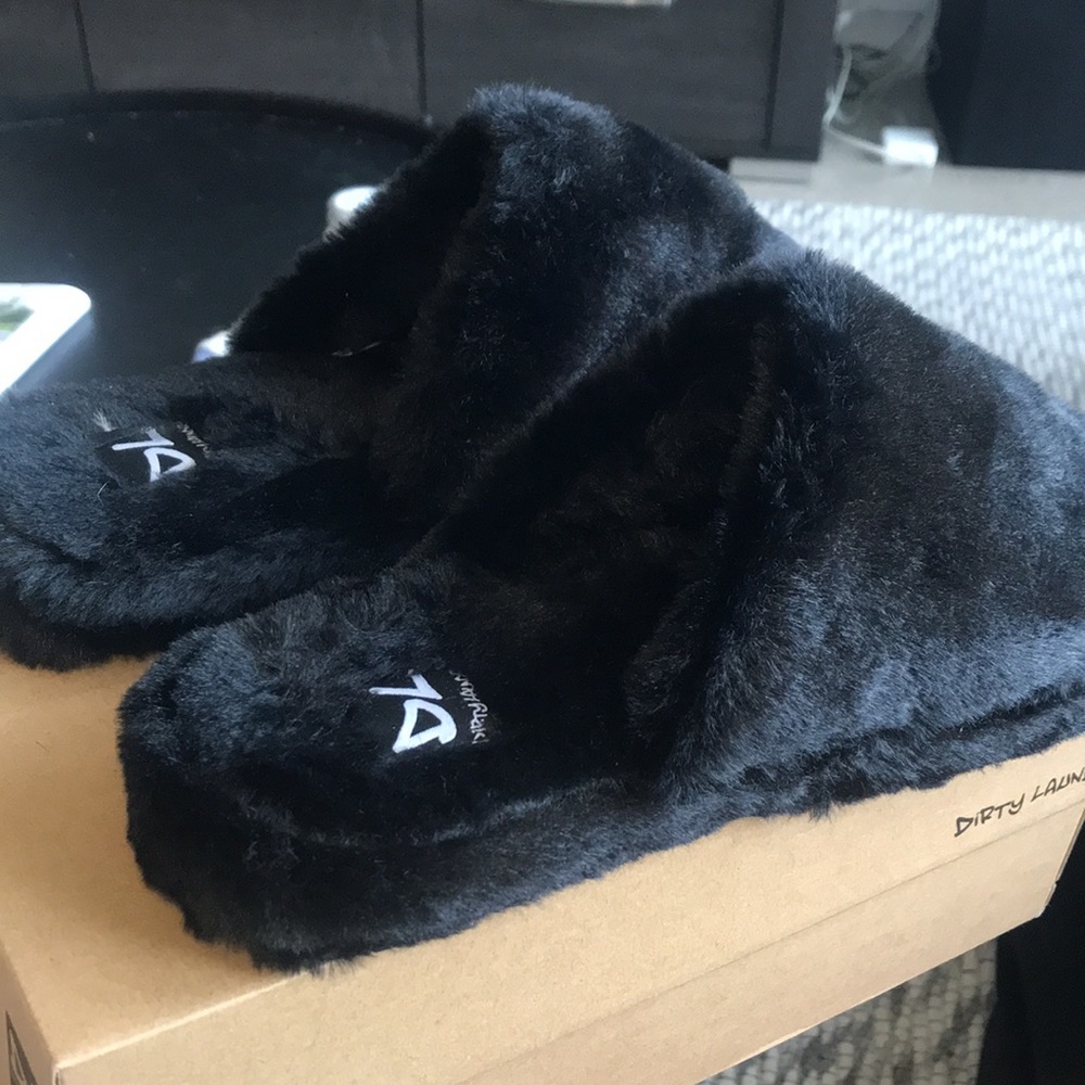 BRAND NEW Dirty Laundry faux fur slippers size 9 - Picture 2 of 5